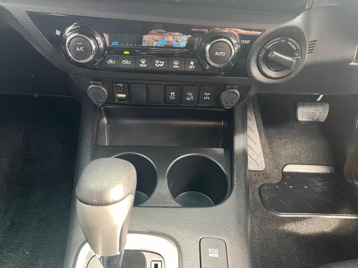 2020 Toyota Hilux SR5