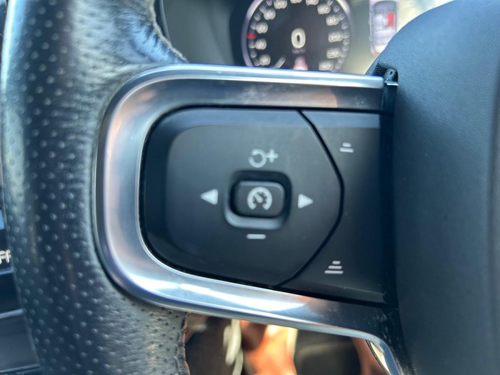 2020 Volvo XC40 T5 R-Design