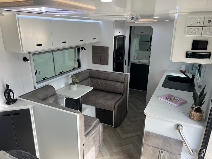 2025 Design RV Crx Semi Off Road Van 4+ 20'2''