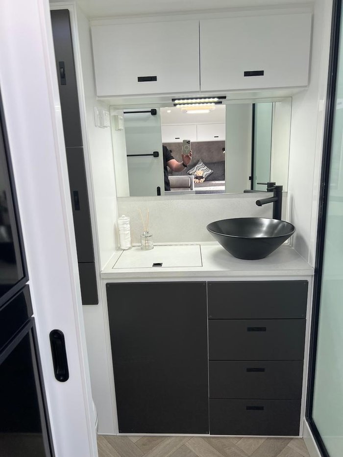 2025 Design RV Crx Semi Off Road Van 4+ 20'2''