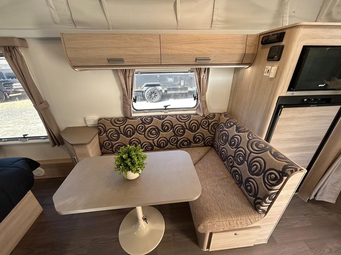2016 Jayco Journey 17.55-8
