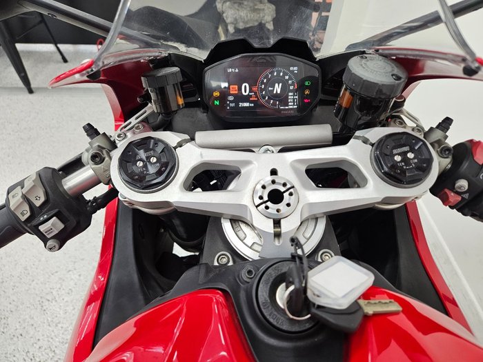 2023 DUCATI PANIGALE V2 Red