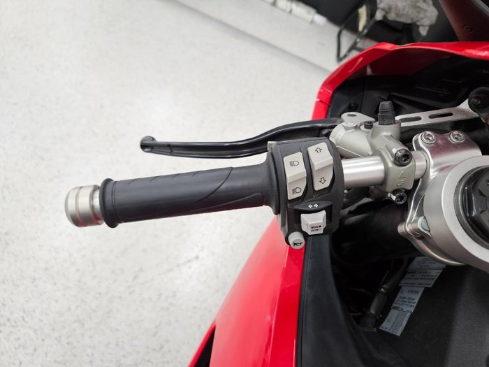 2023 DUCATI PANIGALE V2 Red