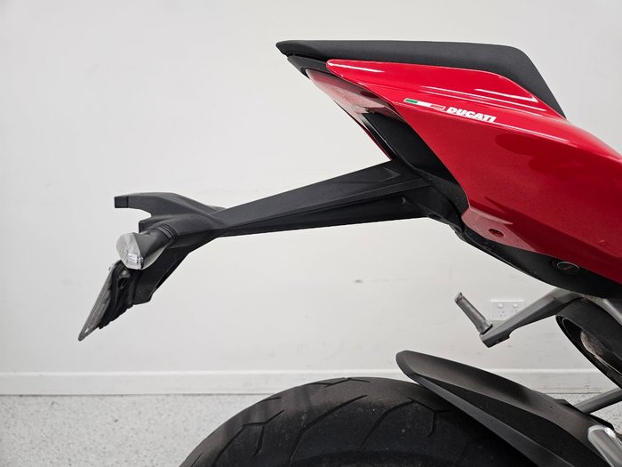 2023 DUCATI PANIGALE V2 Red