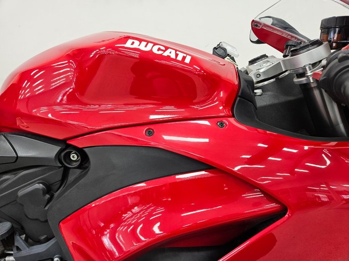 2023 DUCATI PANIGALE V2 Red