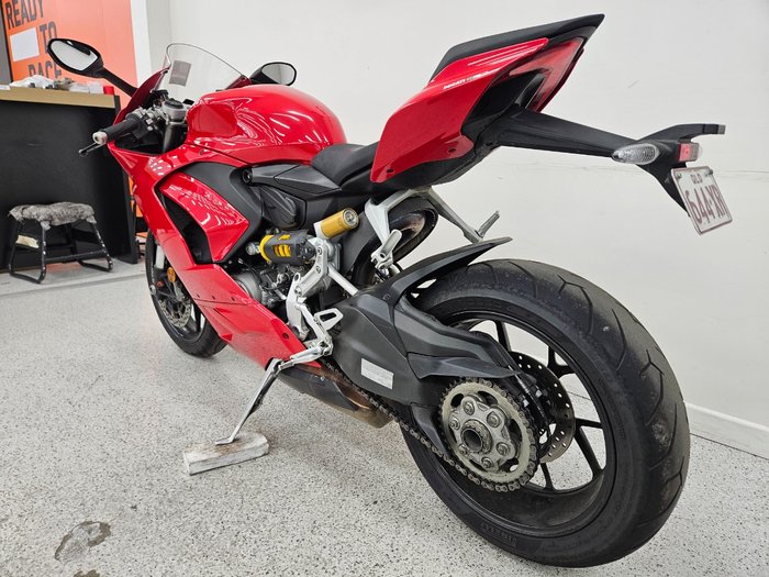 2023 DUCATI PANIGALE V2 Red