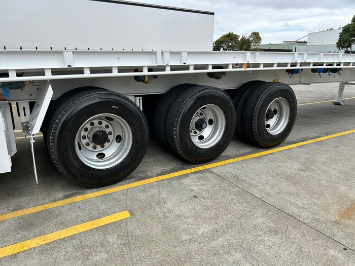 2015 CIMC 13.7M 22 Pallet Semi,