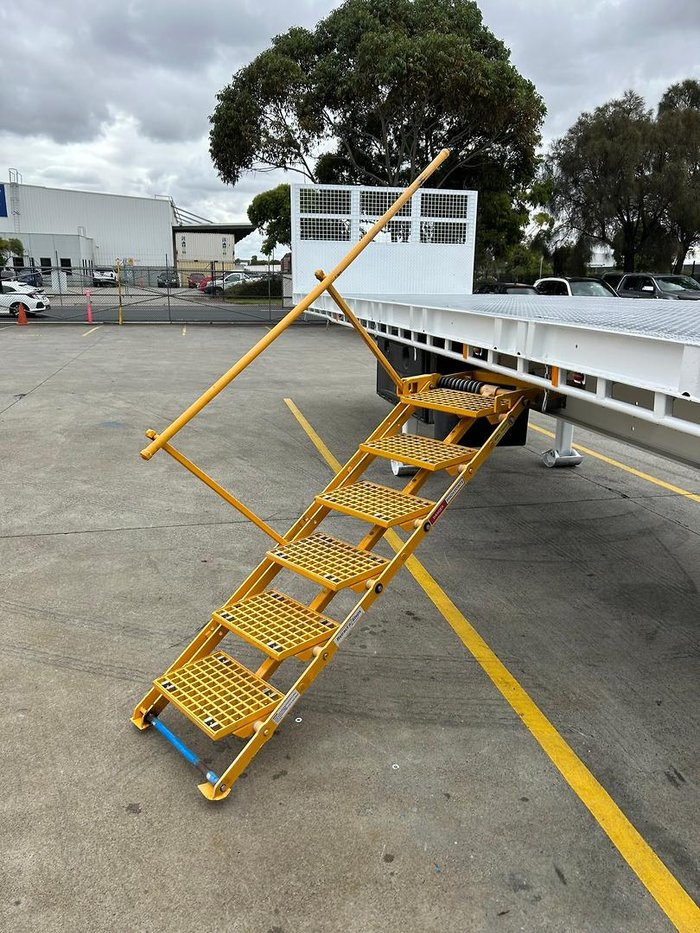 2015 CIMC 13.7M 22 Pallet Semi,