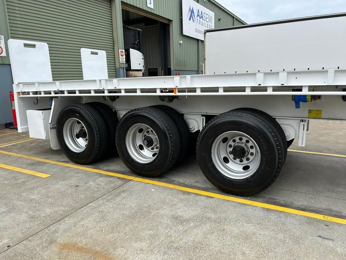 2015 CIMC 13.7M 22 Pallet Semi,