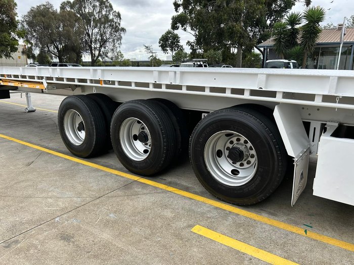 2015 CIMC 13.7M 22 Pallet Semi,