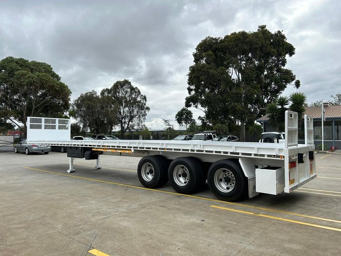 2015 CIMC 13.7M 22 Pallet Semi,
