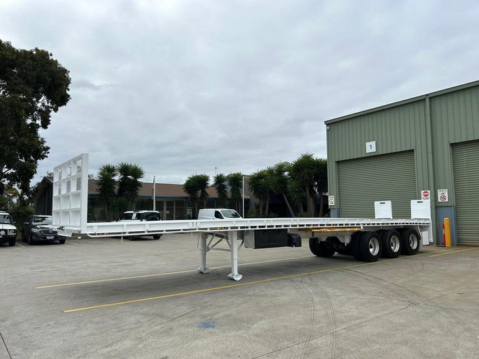 2015 CIMC 13.7M 22 Pallet Semi,