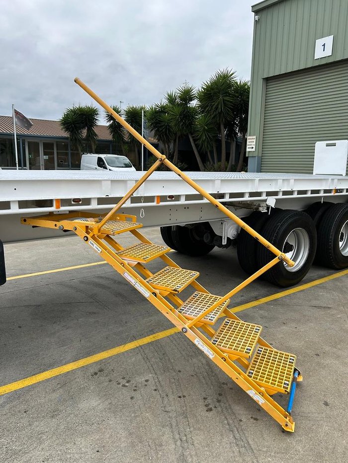 2015 CIMC 13.7M 22 Pallet Semi,