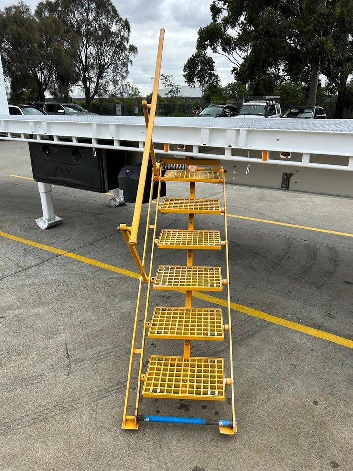 2015 CIMC 13.7M 22 Pallet Semi,