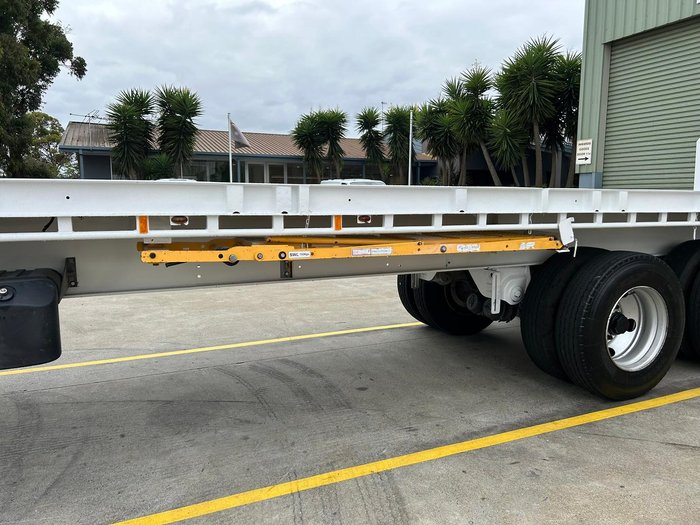 2015 CIMC 13.7M 22 Pallet Semi,