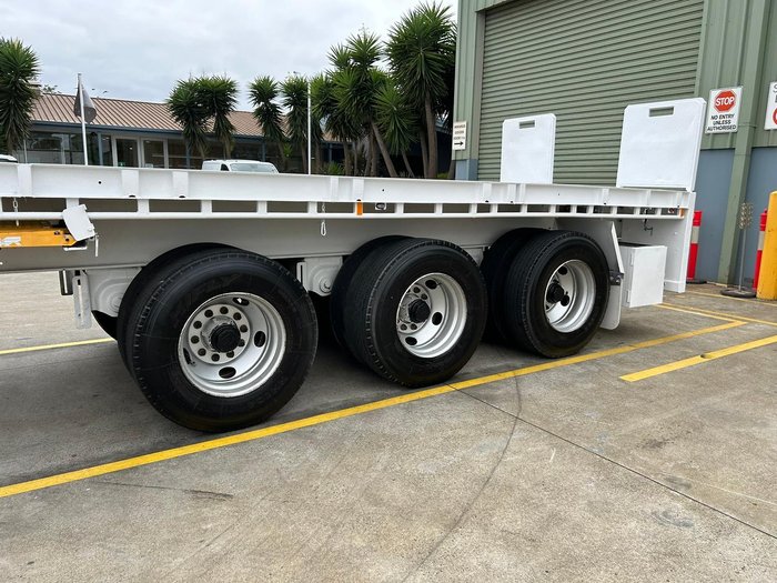 2015 CIMC 13.7M 22 Pallet Semi,
