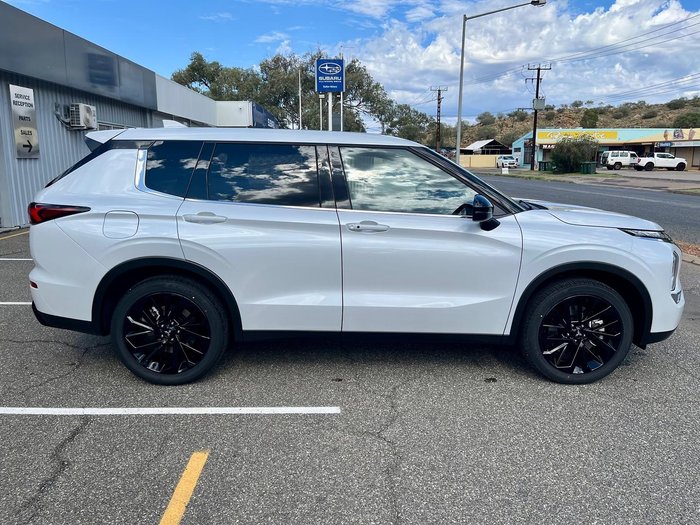 2024 Mitsubishi Outlander Black Edition