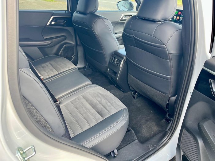 2024 Mitsubishi Outlander Black Edition