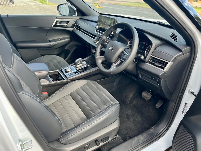 2024 Mitsubishi Outlander Black Edition