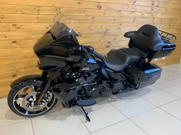 2025 Harley-davidson FLHXU STREET GLIDE ULTRA (117) Vivid Black