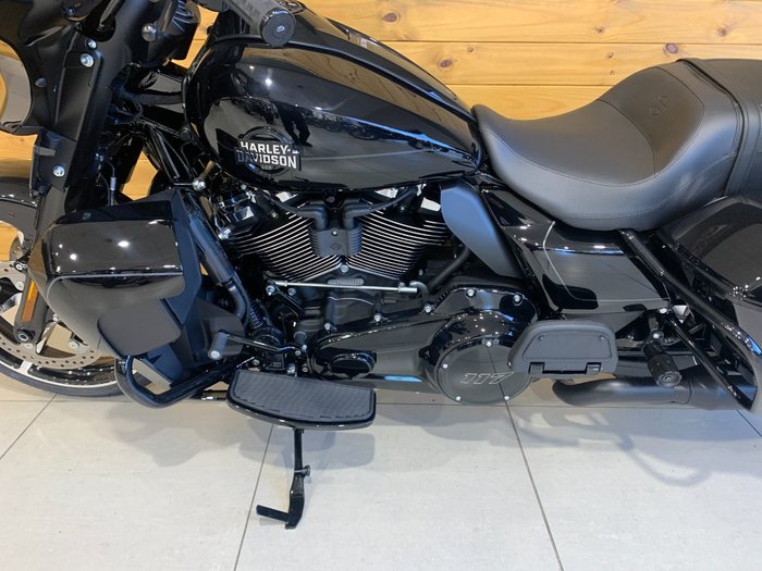 2025 Harley-davidson FLHXU STREET GLIDE ULTRA (117) Vivid Black