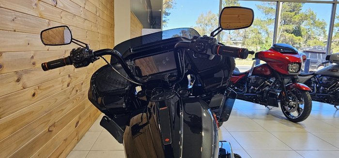 2025 Harley-davidson FLTRXSE CVO ROAD GLIDE (121) RAVEN FADE