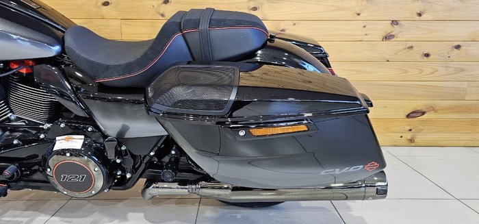 2025 Harley-davidson FLTRXSE CVO ROAD GLIDE (121) RAVEN FADE