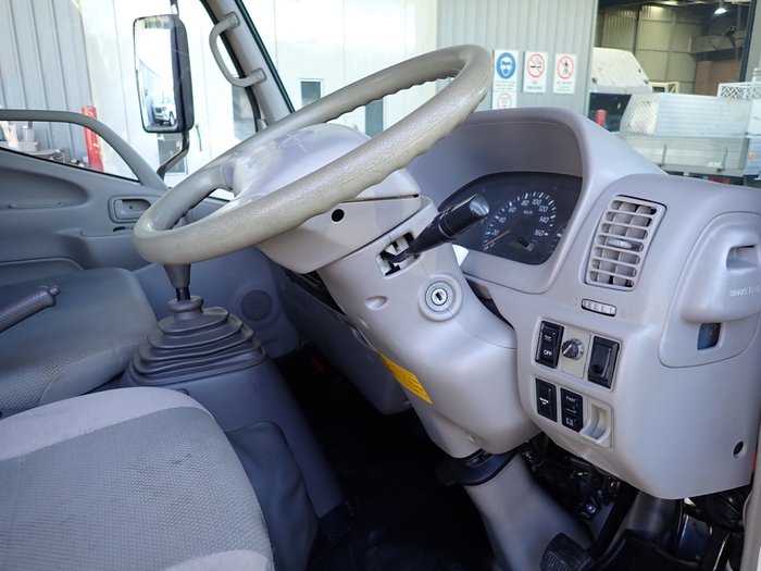 2010 HINO 300 614