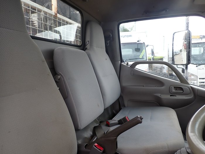 2010 HINO 300 614 WHITE