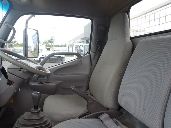 2010 HINO 300 614 WHITE