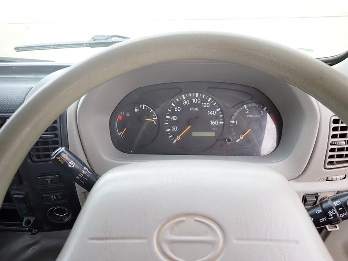 2010 HINO 300 614 WHITE