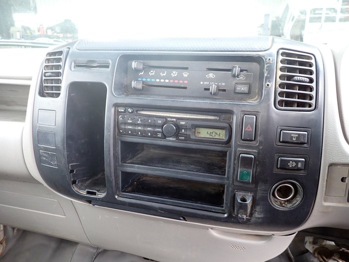 2010 HINO 300 614 WHITE