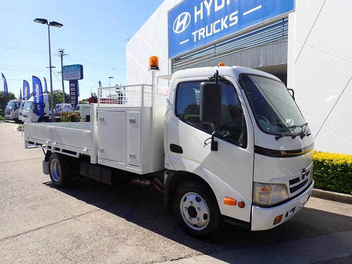 2010 HINO 300 614