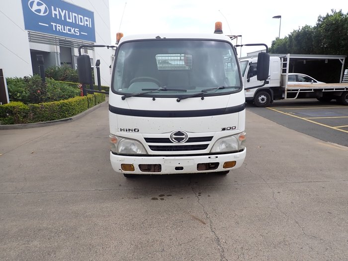 2010 HINO 300 614 WHITE