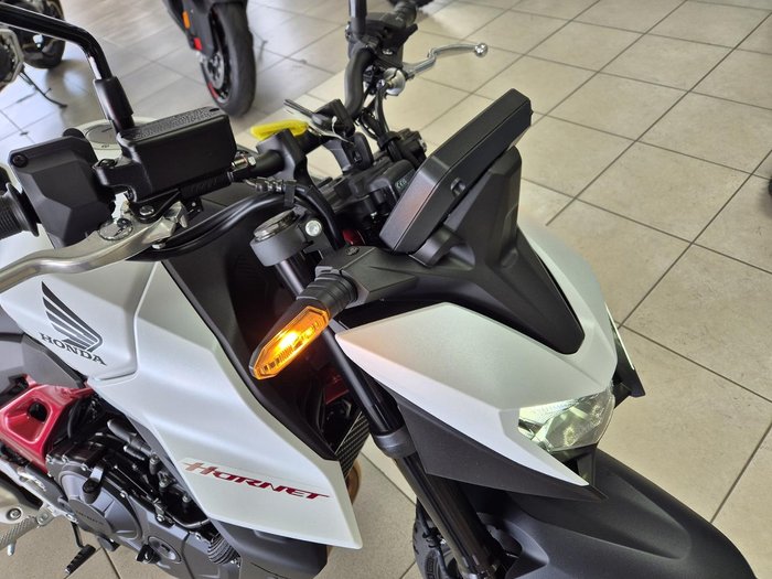 2025 Honda CB750 Hornet CB White