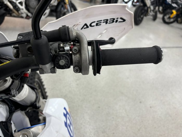 2023 HUSQVARNA TE300i White