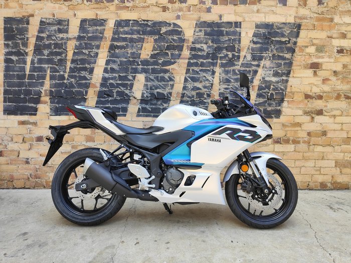2025 YAMAHA YZF-R3 ROAD WHITE