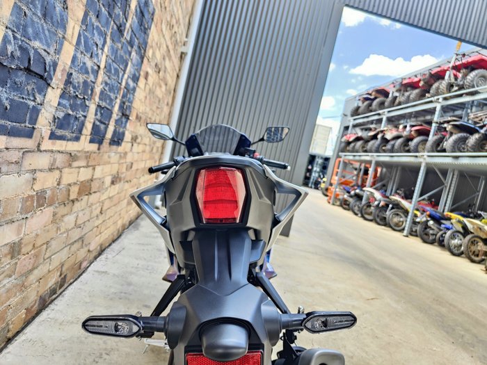 2025 YAMAHA YZF-R3 ROAD WHITE