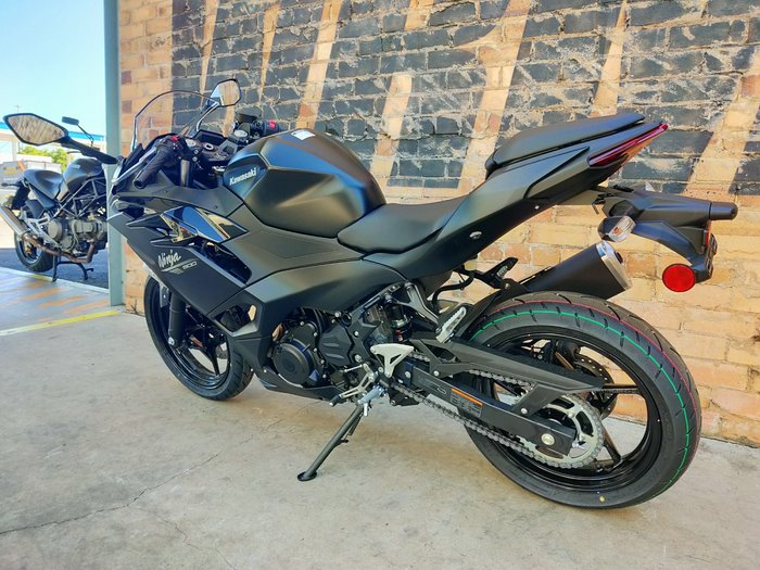 2026 KAWASAKI NINJA 500 (EX500G) ROAD BLACK
