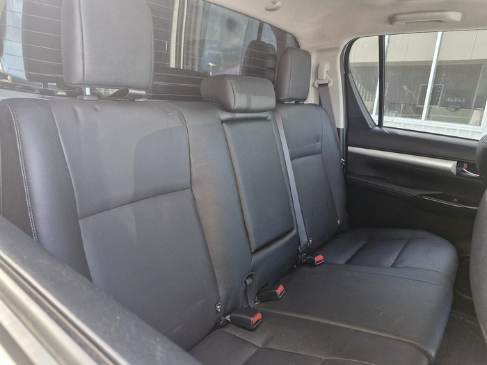 2023 Toyota Hilux SR5