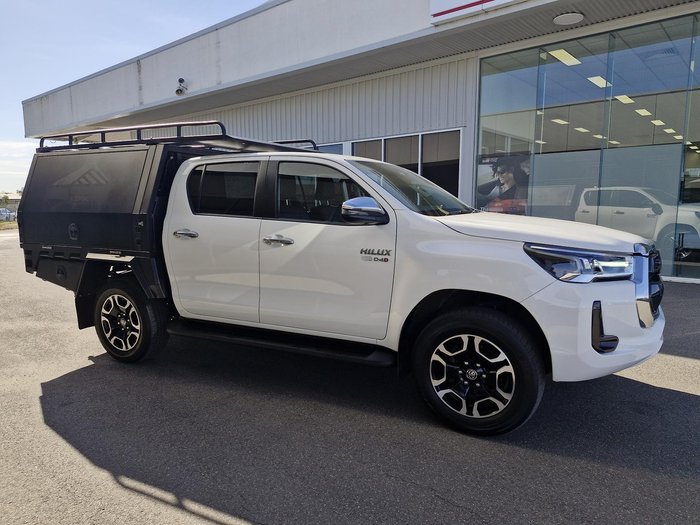2023 Toyota Hilux SR5