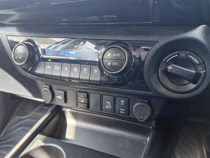 2023 Toyota Hilux SR5