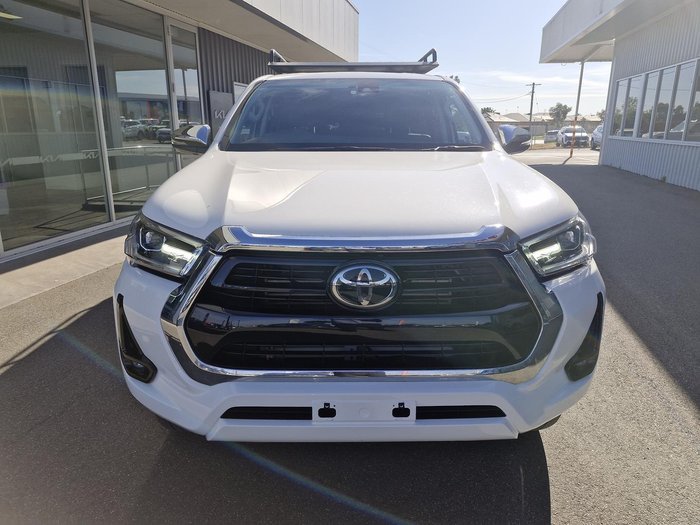 2023 Toyota Hilux SR5