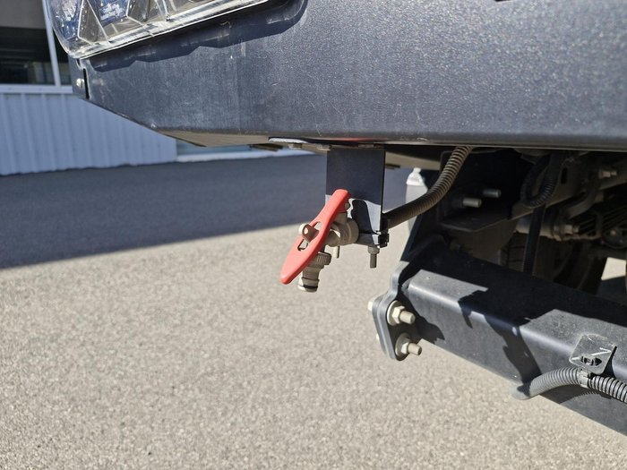 2023 Toyota Hilux SR5