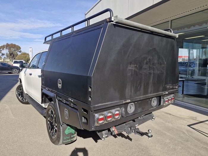 2023 Toyota Hilux SR5