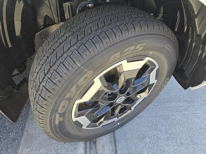 2025 Nissan Navara ST-X