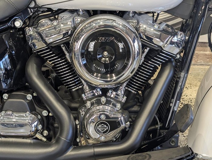 2025 Harley-Davidson Heritage Classic 117 (FLHC) Softail White