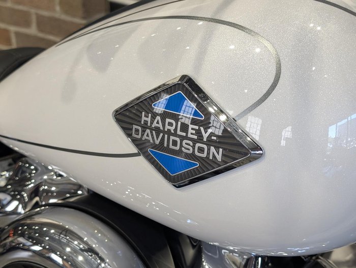 2025 Harley-Davidson Heritage Classic 117 (FLHC) Softail White