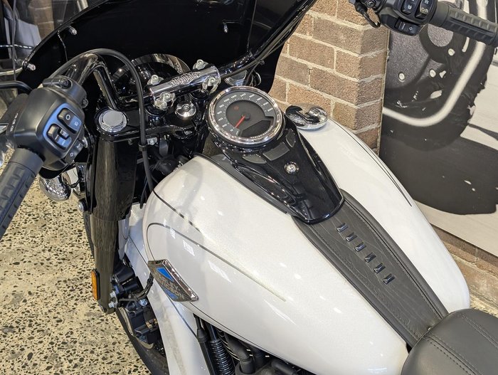 2025 Harley-Davidson Heritage Classic 117 (FLHC) Softail White