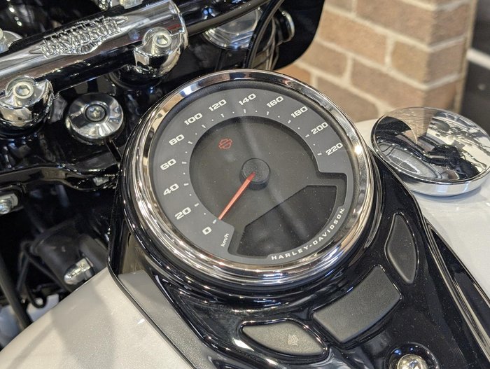 2025 Harley-Davidson Heritage Classic 117 (FLHC) Softail White